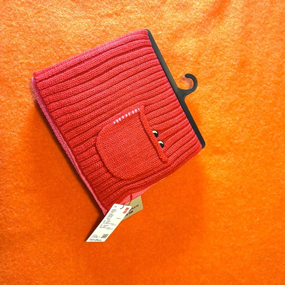 Anya Hindmarch Uniqlo red & pink touch of wool heattech knitted stole scarf NWT - Picture 3 of 9